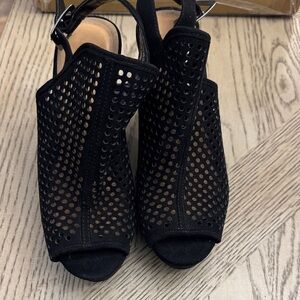 Chinese Laundry Black Perforated Sandals